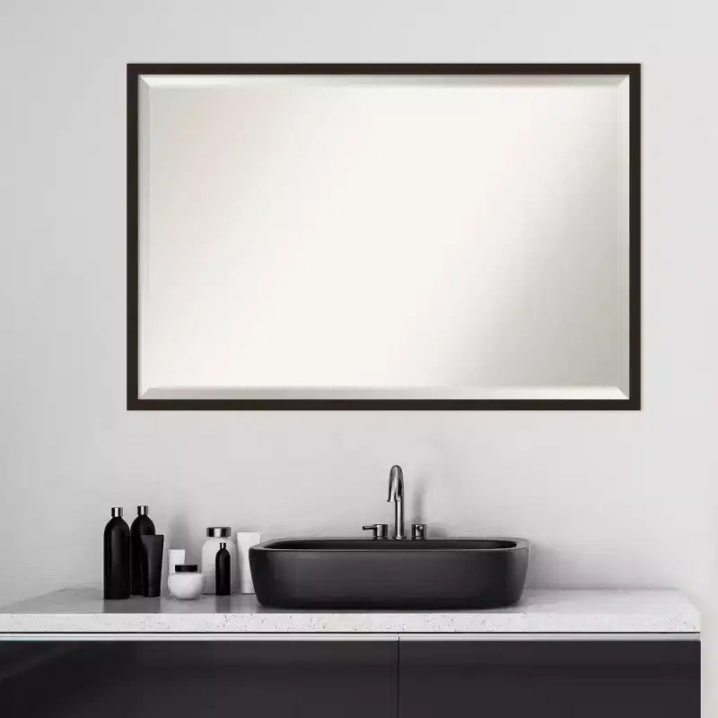 Miroir mural de salle de bain étroit encadré 37" x 25" Marron foncé Rectangulaire Moderne, Cadre en bois, Fixation murale