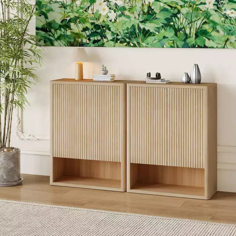 Meuble à chaussures à niveaux multiples avec étagères réglables et portes cannelées pour l entrée et le couloir