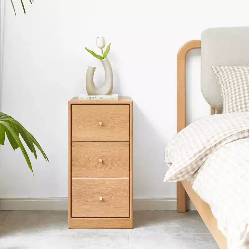 Petite commode en chêne massif, meuble de chambre moderne avec tiroirs sur rails coulissants en bois massif, design étroit pour salon et couloir