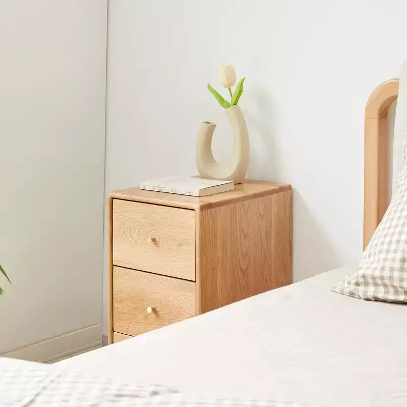 Petite commode en chêne massif, meuble de chambre moderne avec tiroirs sur rails coulissants en bois massif, design étroit pour salon et couloir