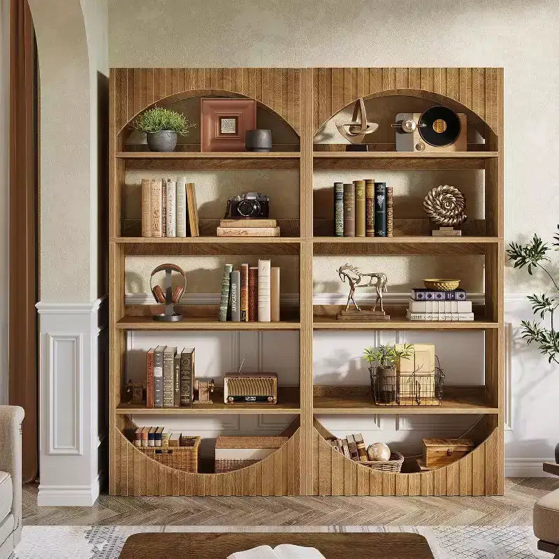 Étagère haute à 5 niveaux de 70,8 po, Bibliothèque en bois de style ferme avec dessus arqué cannelé pour le salon et le bureau à domicile