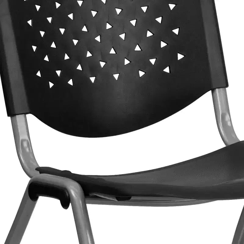 Chaise empilable en plastique de la série 880 avec cadre thermolaqué et capacité de 400 kg