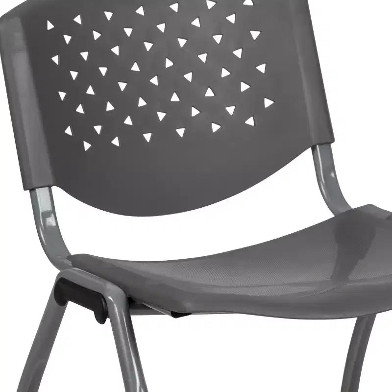 Chaise empilable en plastique de la série 880 avec cadre thermolaqué et capacité de 400 kg