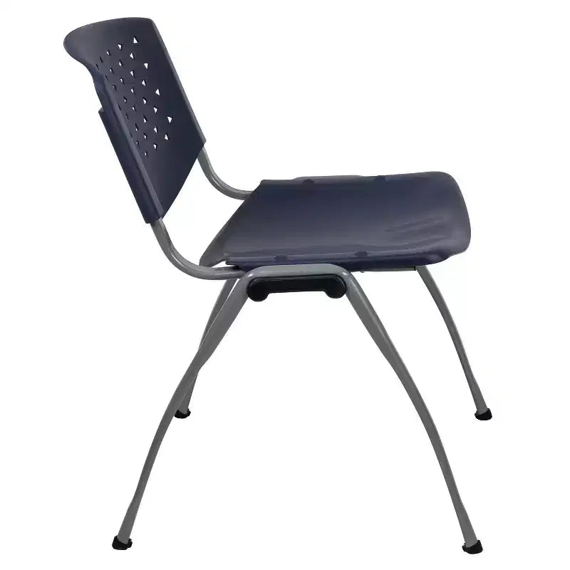Chaise empilable en plastique de la série 880 avec cadre thermolaqué et capacité de 400 kg