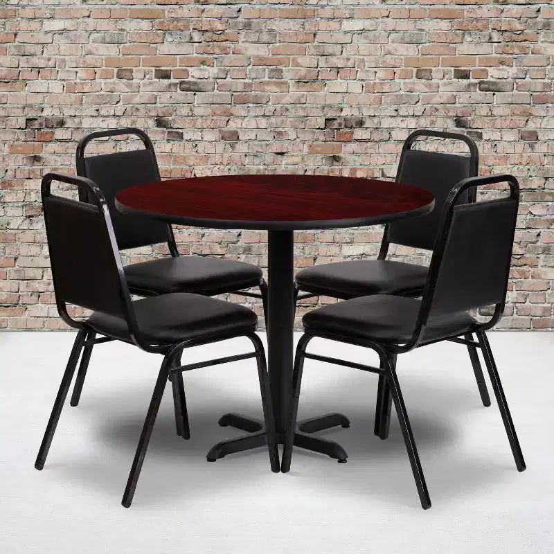 Table ronde stratifiée à piétement en X de 36 po avec 4 chaises de banquet